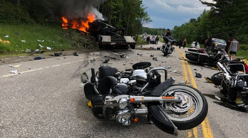 Teherautó ütközött egy csapat motorossal New Hampshire-ben, heten meghaltak