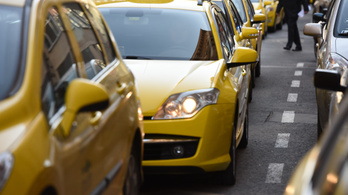 Több mint kétezer fővárosi taxis szállt ki a járvány miatt