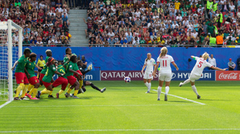 Teljes káoszba fulladt az Anglia-Kamerun meccs a női vébén