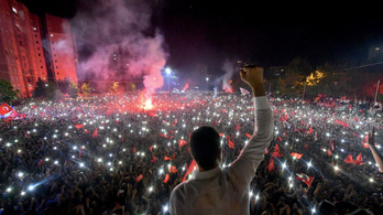 A nép győzelméről írnak a török kormánykritikus lapok