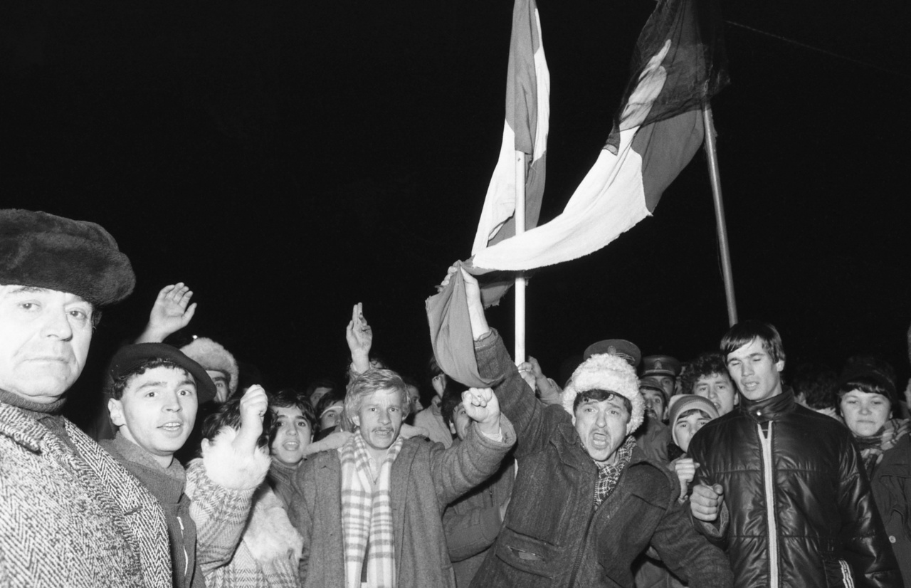 Felkelők Arad határában 1989 decemberében.  