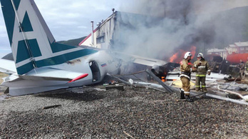 2 pilóta meghalt, amikor egy repülő túlfutott a leszállópályán Oroszországban