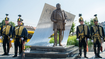 Széll Kálmán-szobrot kapott a Széll Kálmán tér