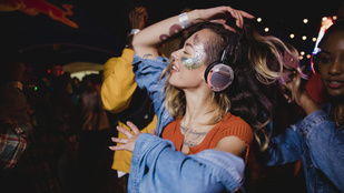 Így hozd le a fesztiválszezont halláskárosodás nélkül