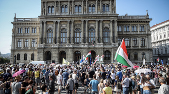 Az MTA-ért és a magyar tudományért tüntetnek - élő