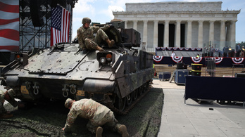 Trump életre szóló katonai parádét ígér a nemzeti ünnepre