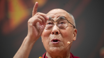 Dalai láma: Ha egy nő következik utánam, akkor legyen vonzóbb is
