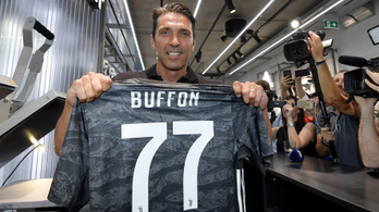 Buffon a csapatkapitányságot és régi mezét sem kérte