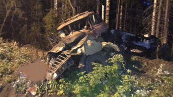 Felrobbant egy tartálykocsi Oroszországban, hét turistával a tetején