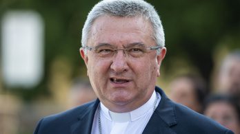 Személyes ügyekre célozva nem enged az igazgató kirúgásából a püspök