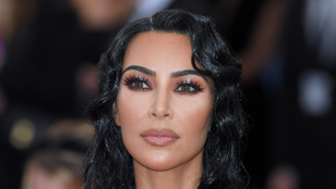 Kim Kardashian olyan szoros ruhát viselt a Met-gálán, hogy új lélegzéstechnikát kellett tanulnia, nehogy elájuljon