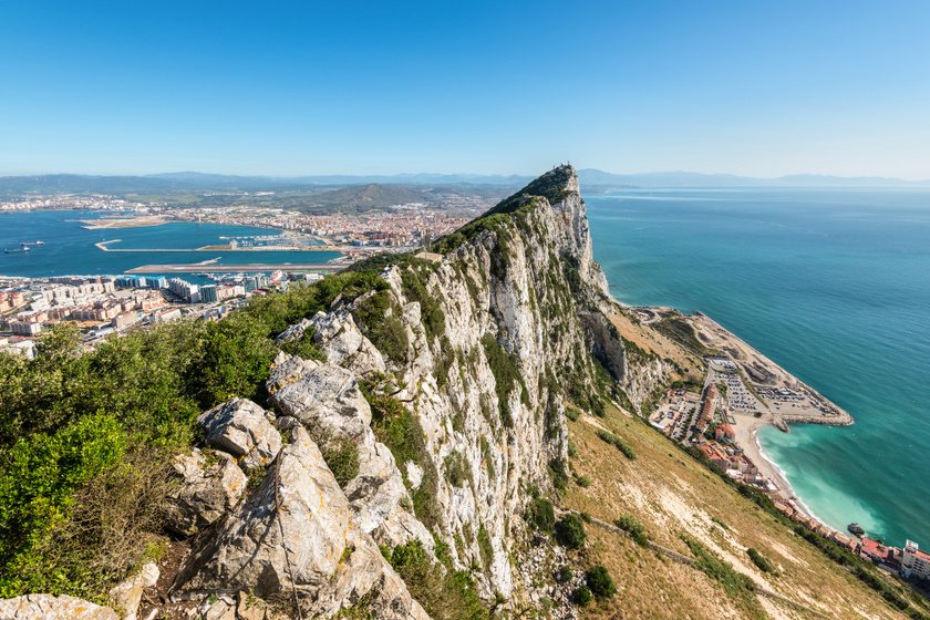 Hatalmas sziklamonstrum őrzi a Földközi-tenger kijáratát: Gibraltár csodálatos hely