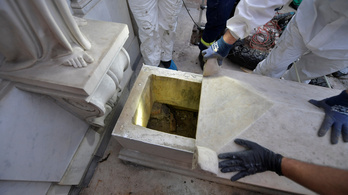 Felnyitották a vatikáni sírokat, de csak fokozódott a rejtély
