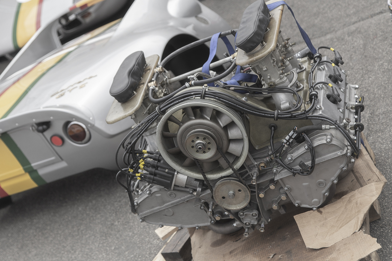 Csóri Porsche Carrera GTS éppen szívátültetésre vár. Szerencsére az új szív már a műtőasztal mellett várakozik