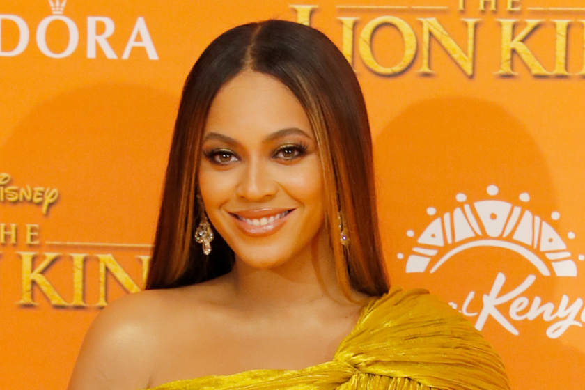 Beyoncé villantós estélyiben - Bugyi nélkül viselte az arany ruháját