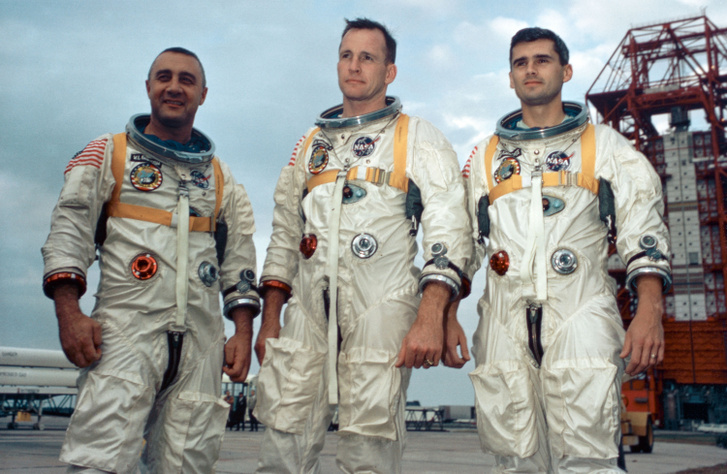 Az Apollo-1 később odaveszett legénysége. Balról jobbra: Virgil "Guss" Grissom, Edward White (Amerika első űrsétása) és Roger Chaffee
