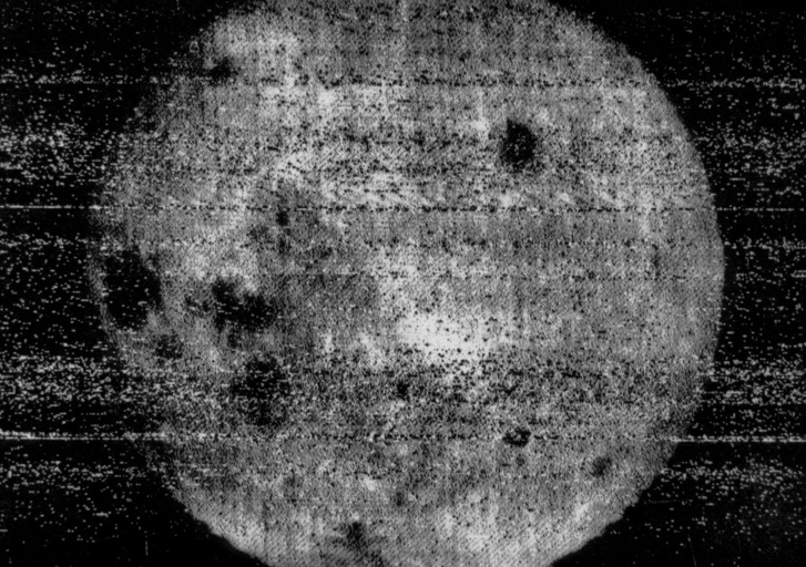 Az első fotó a Hold túlsó feléről. Ezt küldte haza a Luna 3-as  
