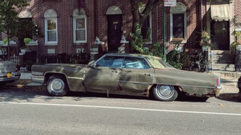 1994 óta parkolt egy New York-i utcán ez a Cadillac, most elvontatták