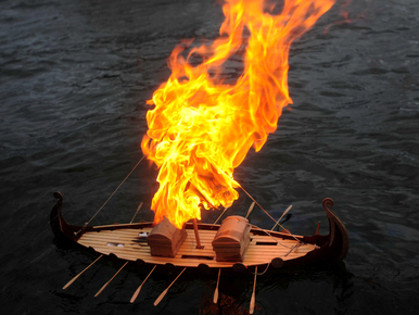 Viking hajóban gyújtotta fel felesége hamvait