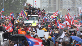 Több százezren követelik a szexista kormányzó azonnali lemondását Puerto Rico utcáin