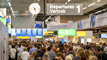 250 járatot töröltek az amszterdami reptéren