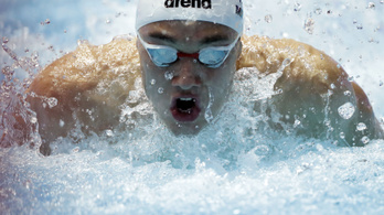 Phelps újabb világrekordja dőlt meg, Milák éremközelben