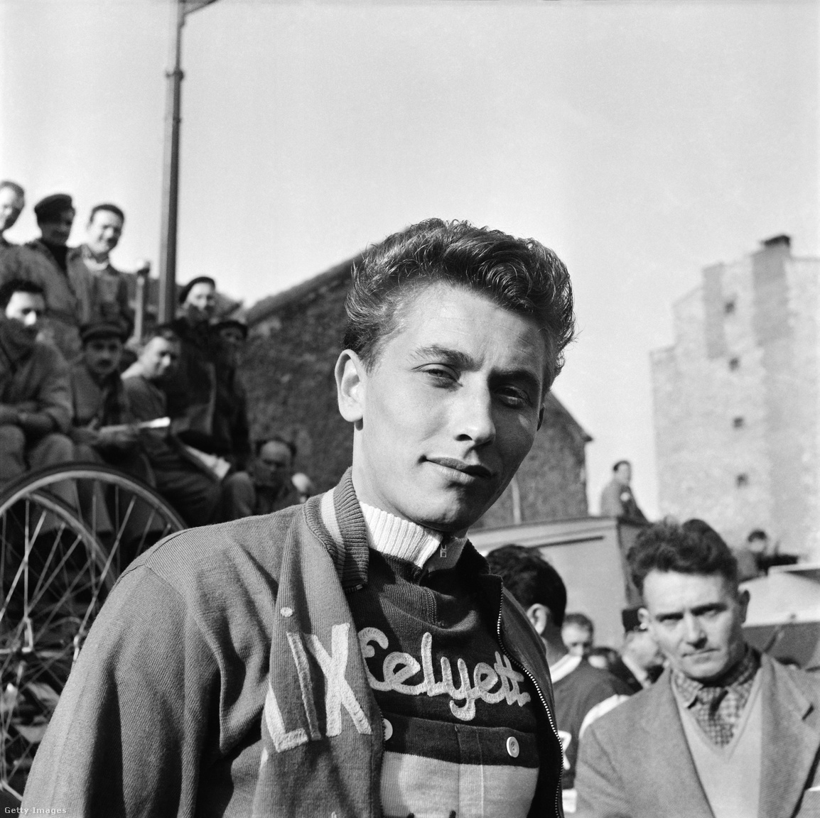 A verseny történetének első ötszörös győztese a francia Jacques Anquetil lett. 1957-ben újoncként került a  csapatba, és mindjárt első kísérletére megnyerte a sárga trikót jó időfutamainak köszönhetően. Anquetil a bulizásban is az élen járt, versenyek közben is eljárt partikra, kártyázni és közben persze ivott is.