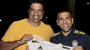 Dani Alves 17 év után visszatért Brazíliába