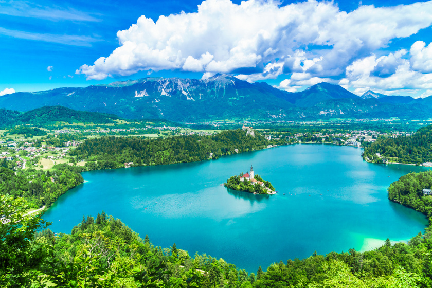 Mesebeli szlovén tavacska, ahova busszal átszállás nélkül juthatsz el: a Bledi-tóba hamar beleszeret az ember