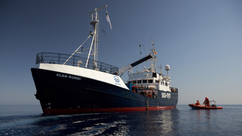 Málta fogadja a német mentőhajót