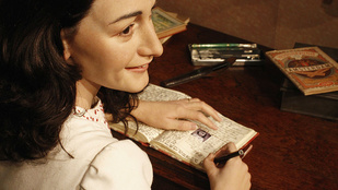Ki árulta el Anne Frankot?