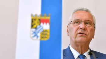 A bajor belügyminiszter szerint a bevándorlók előbb alkalmaznak erőszakot, mint a németek