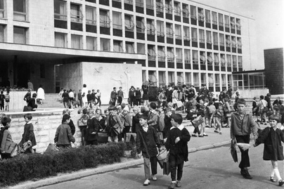 1976-Dunaújváros Ságvári Endre Általános Iskola-Magyar-Hírek-Fol