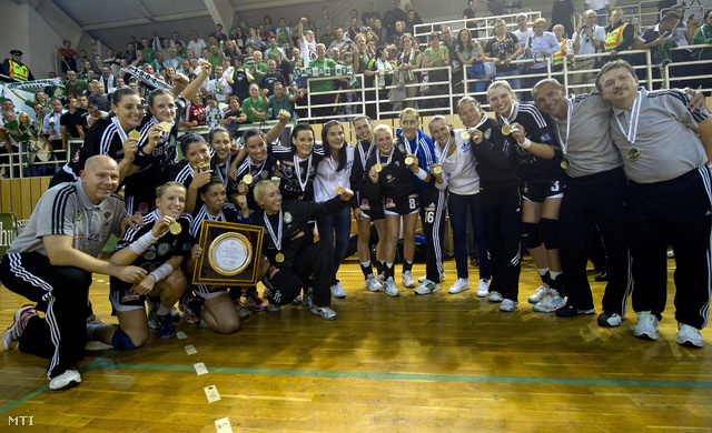 A Győri Audi ETO KC nyerte a női kézilabda NB I 2011/12-es idényét, miután a finálé második mérkőzésén 28-27-re legyőzte az FTC együttesét így 2-0-ra megnyerte a párharcot.