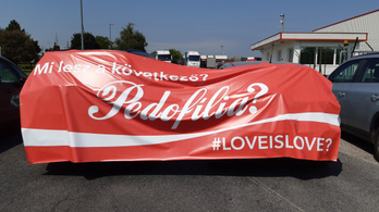 A Mi Hazánk blokáddal tiltakozik a Coca-Cola dunaharaszti telephelyénél