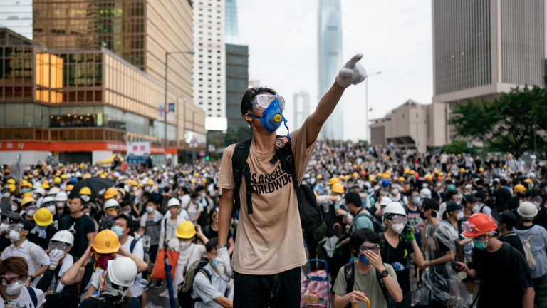 Tüntetéshullám, összecsapások Hongkongban