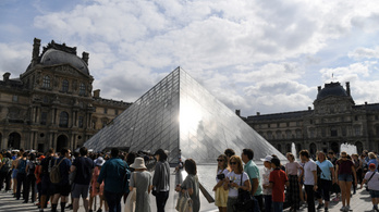 Kiakadtak a Louvre látogatói a Mona Lisa áthelyezése miatt