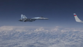 A NATO szerint veszélyes manővert hajtott végre az orosz védelmi minisztert kísérő vadászgép