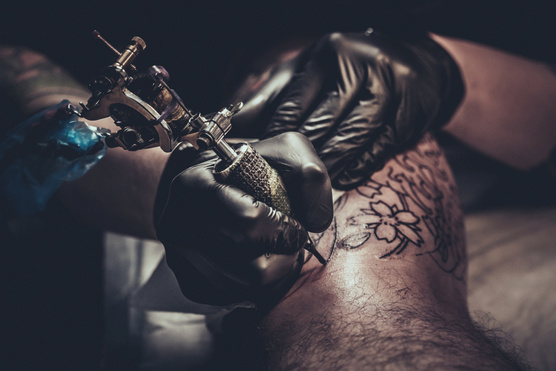 Tetováltass okosan: orvos mondja el, mire figyelj