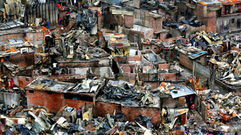 50 ezren váltak hajléktalanná a bangladesi nyomornegyed tűzvészében