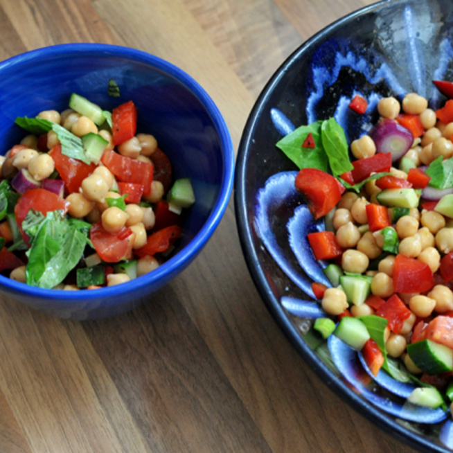 Gyors, egyszerű, laktató csicseriborsó-saláta: a legjobb munkahelyi ebéd
