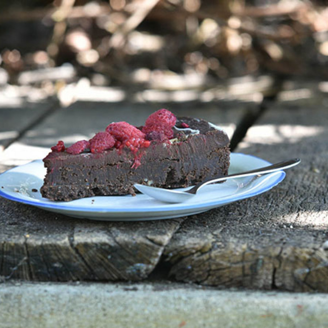 A legegyszerűbb brownie alapú torta rengeteg csokoládéval és málnával