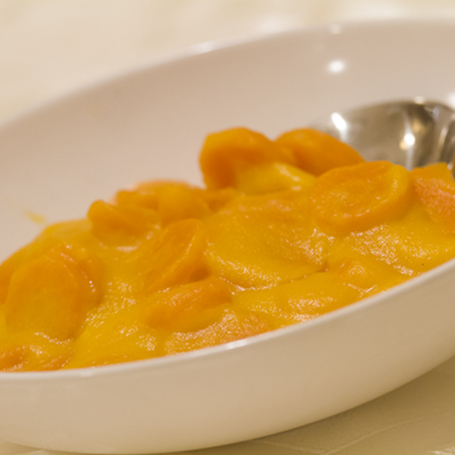 Mézes sárgarépa-főzelék liszt nélkül: felejtsd el a menzás ízt és emlékeket