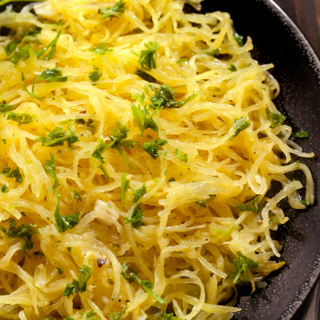 Tökspagetti fokhagymás fűszervajjal: fogyókúra alatt is ehetünk finomakat