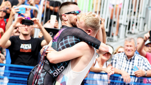 Csókolózó Ironman: barátja várta a célban a győztest