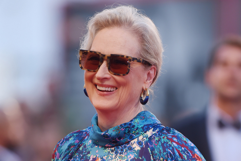 Meryl Streep kék ruhában ragyogott a velencei filmfesztiválon