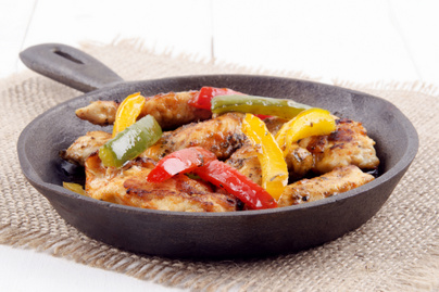 Omlós, pácban érlelt csirke paprikával sütve: grillezve és tepsiben is finom