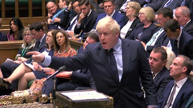 Boris Johnson elveszítette a többségét a brit alsóházban