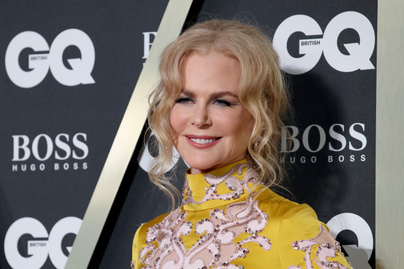 Nicole Kidman napsárga estélyiben keltett feltűnést a GQ-gálán