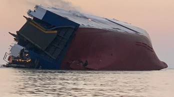 Felborult egy teherhajó Georgia partjainál, négyen eltűntek